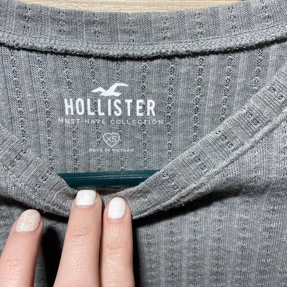 Hollister Shirt - Picture 2 of 4